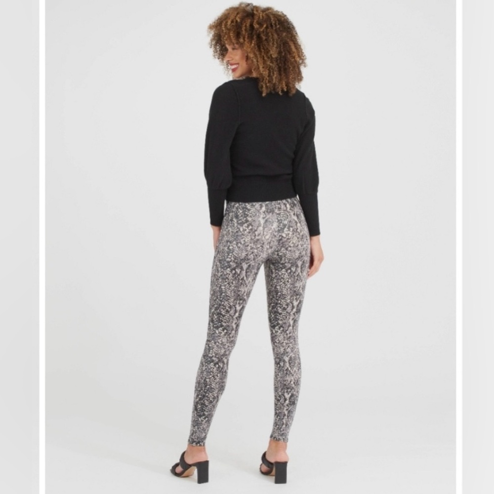 SPANX Snakeskin Print Leggings Size LG EUC